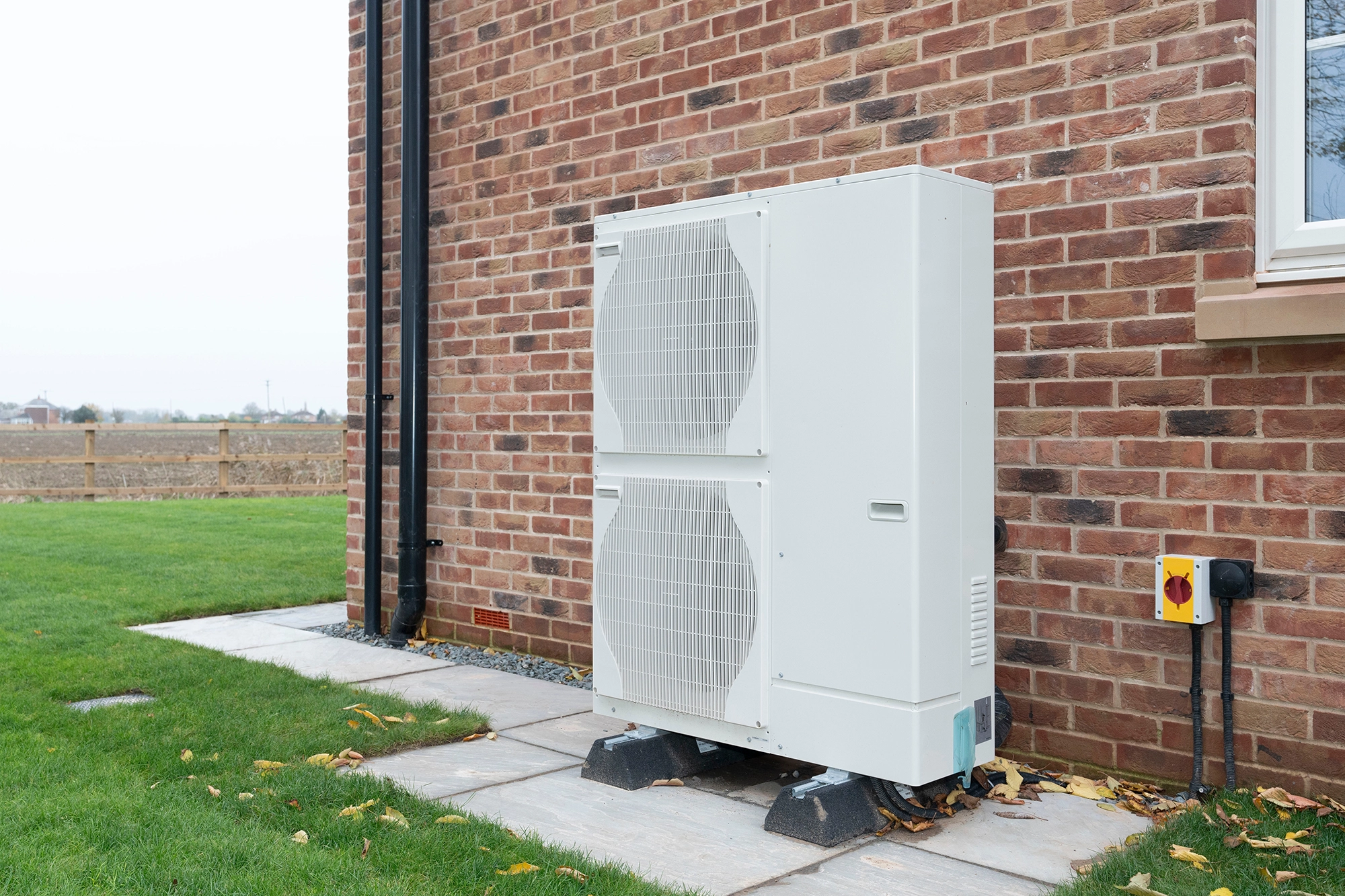 REFRIGERANT SPLIT OUTDOOR HEAT PUMP CONDENSER | MASPER BUILD LTD REFRIGERANT SPLIT HEAT PUMP